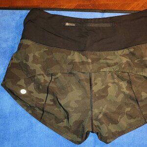 Lululemon Speed UP HR High Rise Shorts 2.5in Camo Black, size 6